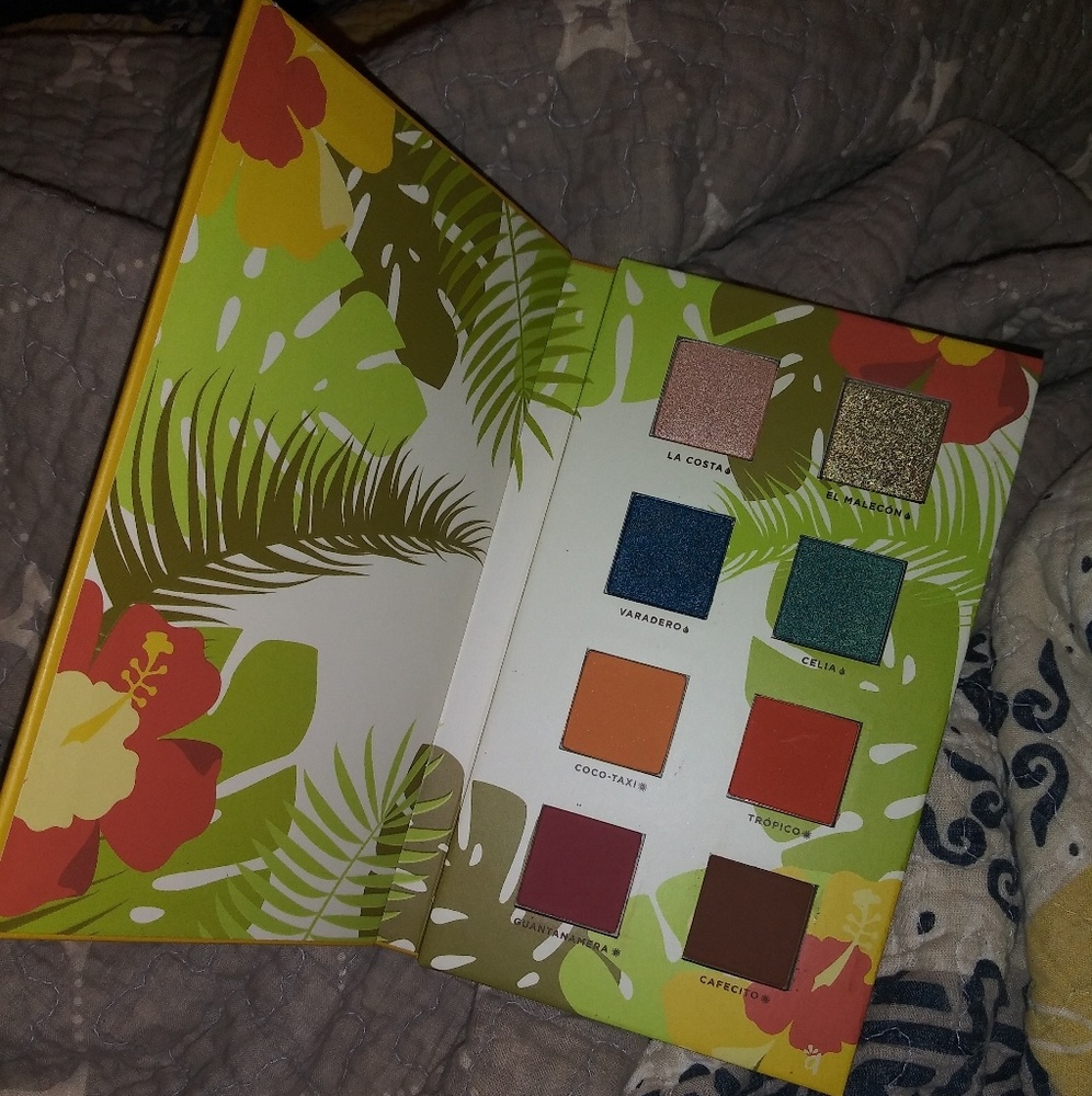 ✨Brand New!✨ Alamar eyeshadow palette